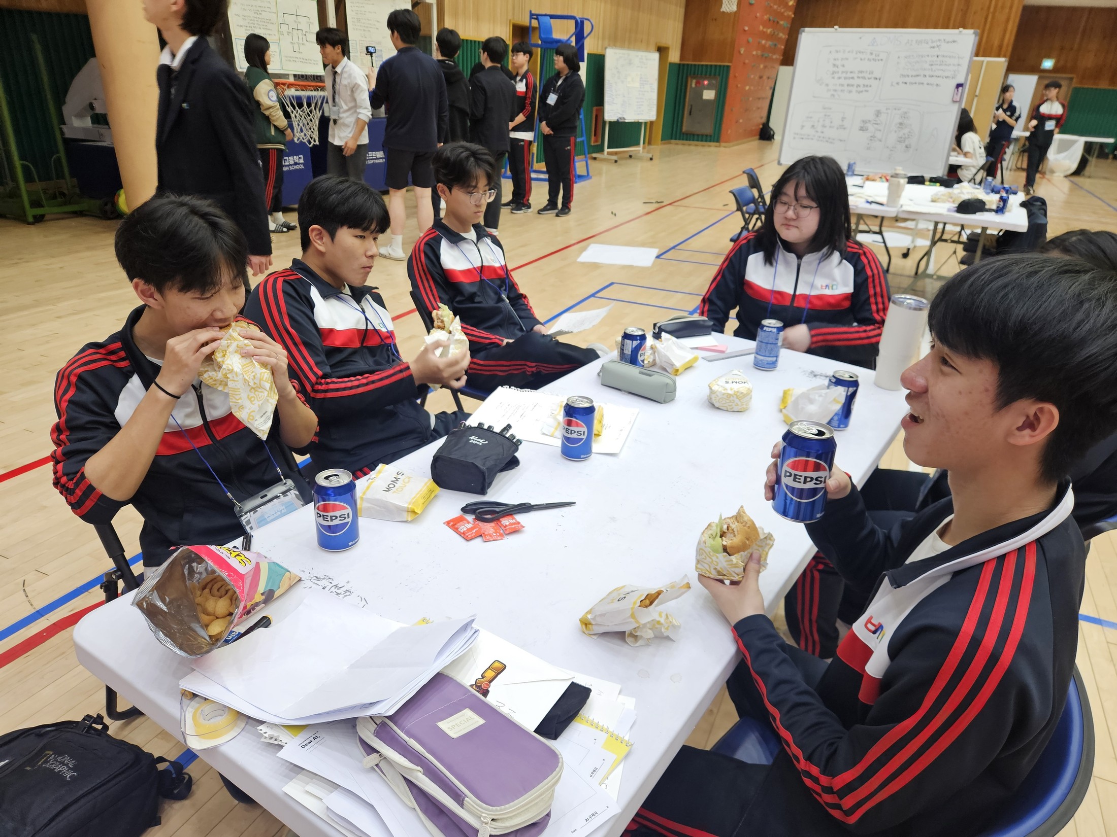 식사 시간 장면